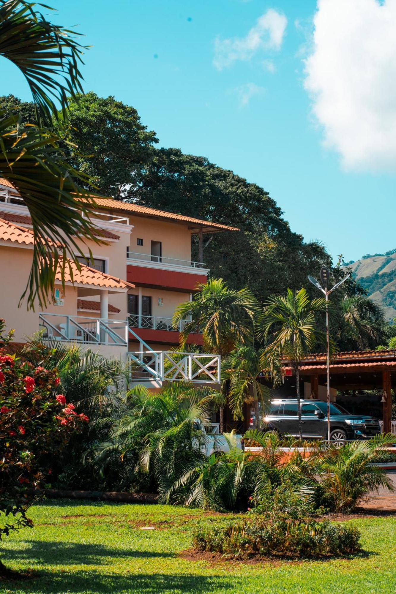 Guacamayos Hotel Bonao Exterior foto
